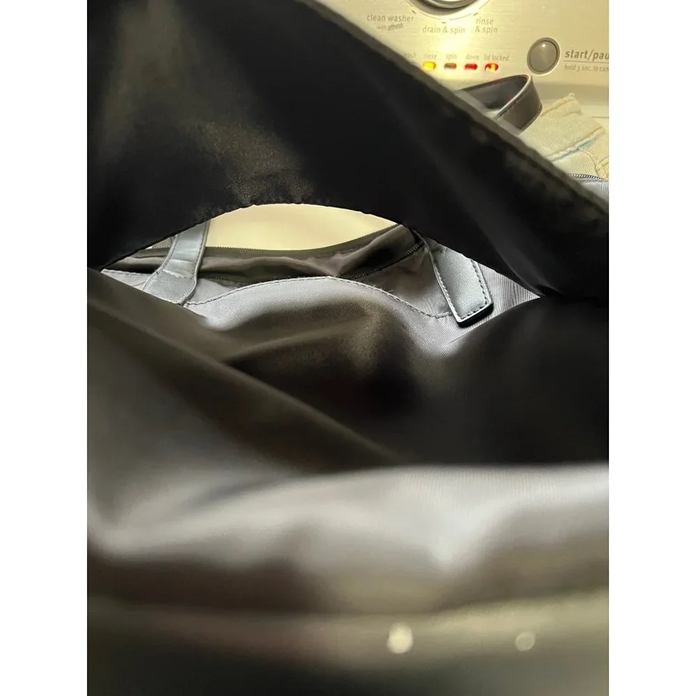 Travel tote bag